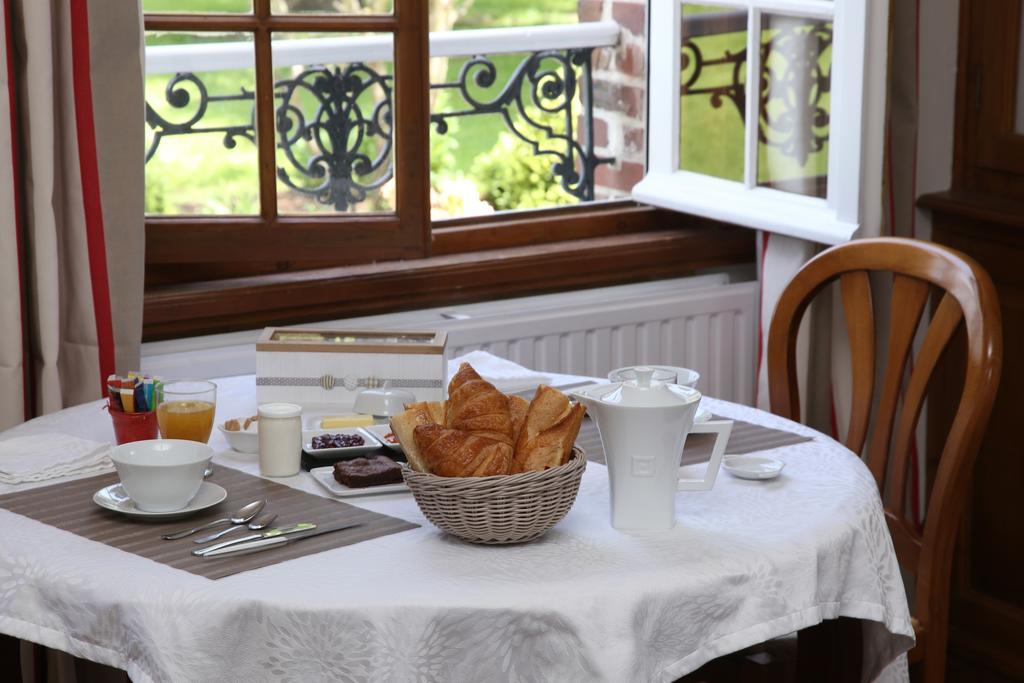 Manoir Le Mesnil Bed & Breakfast Saint-Martin-aux-Chartrains Exterior photo