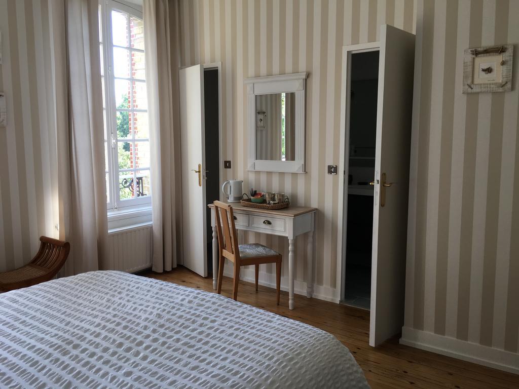 Manoir Le Mesnil Bed & Breakfast Saint-Martin-aux-Chartrains Exterior photo